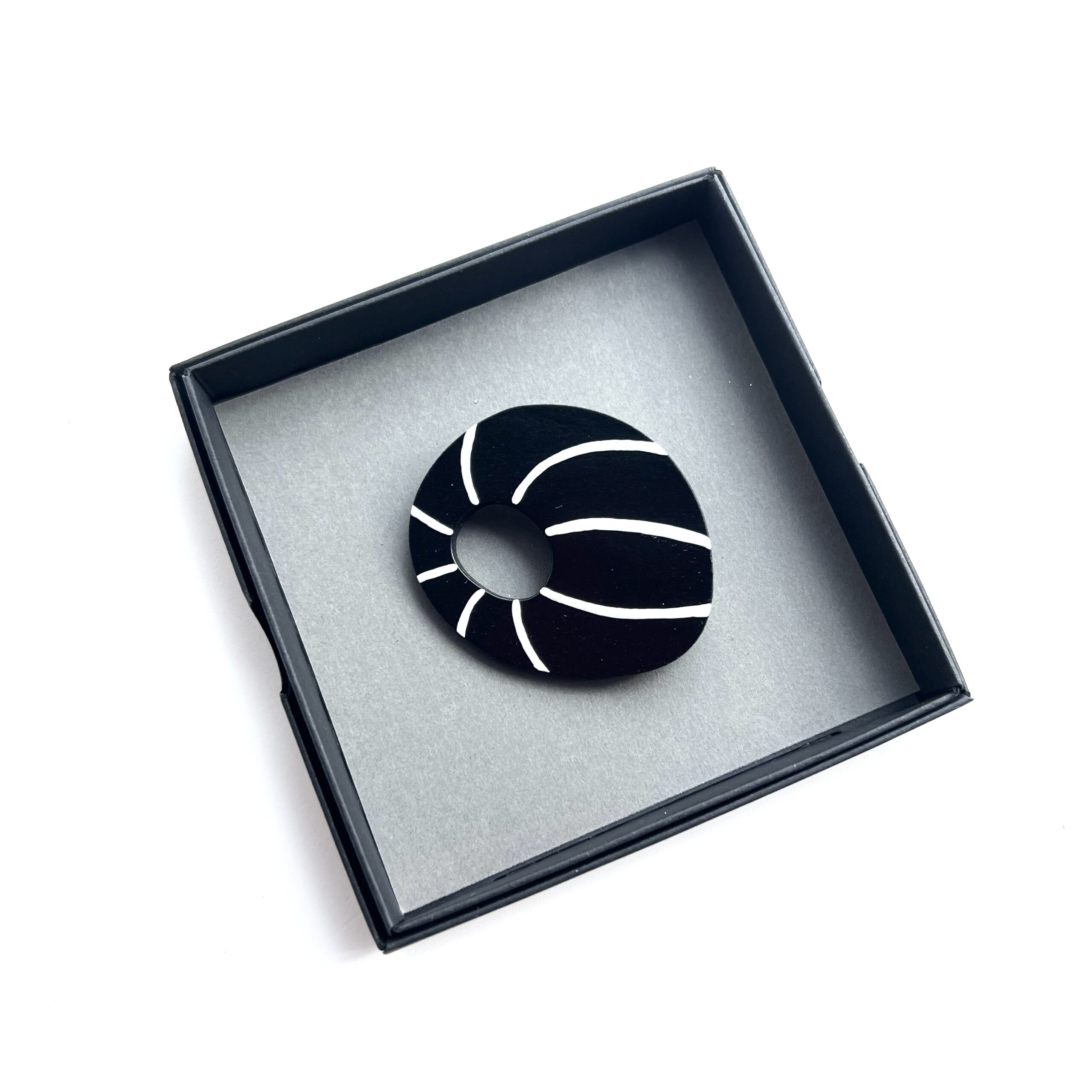 Round - Image 3